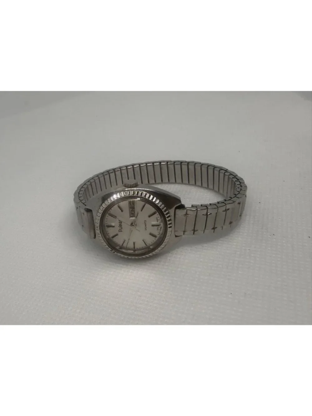 Vintage Pulsar 960029 Women Silver-Tone Fluted Bezel Day-Date Quartz Watch